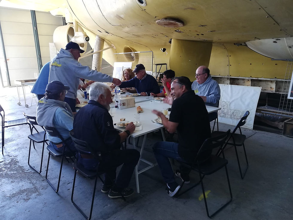 Mittagessen unter einem U-Boot mit Weggefährten Cousteaus macht man auch nicht alle Tage