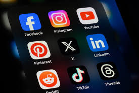 How College Students Can Use Social Media to Network, Find Opportunities, and Build a Personal Brand