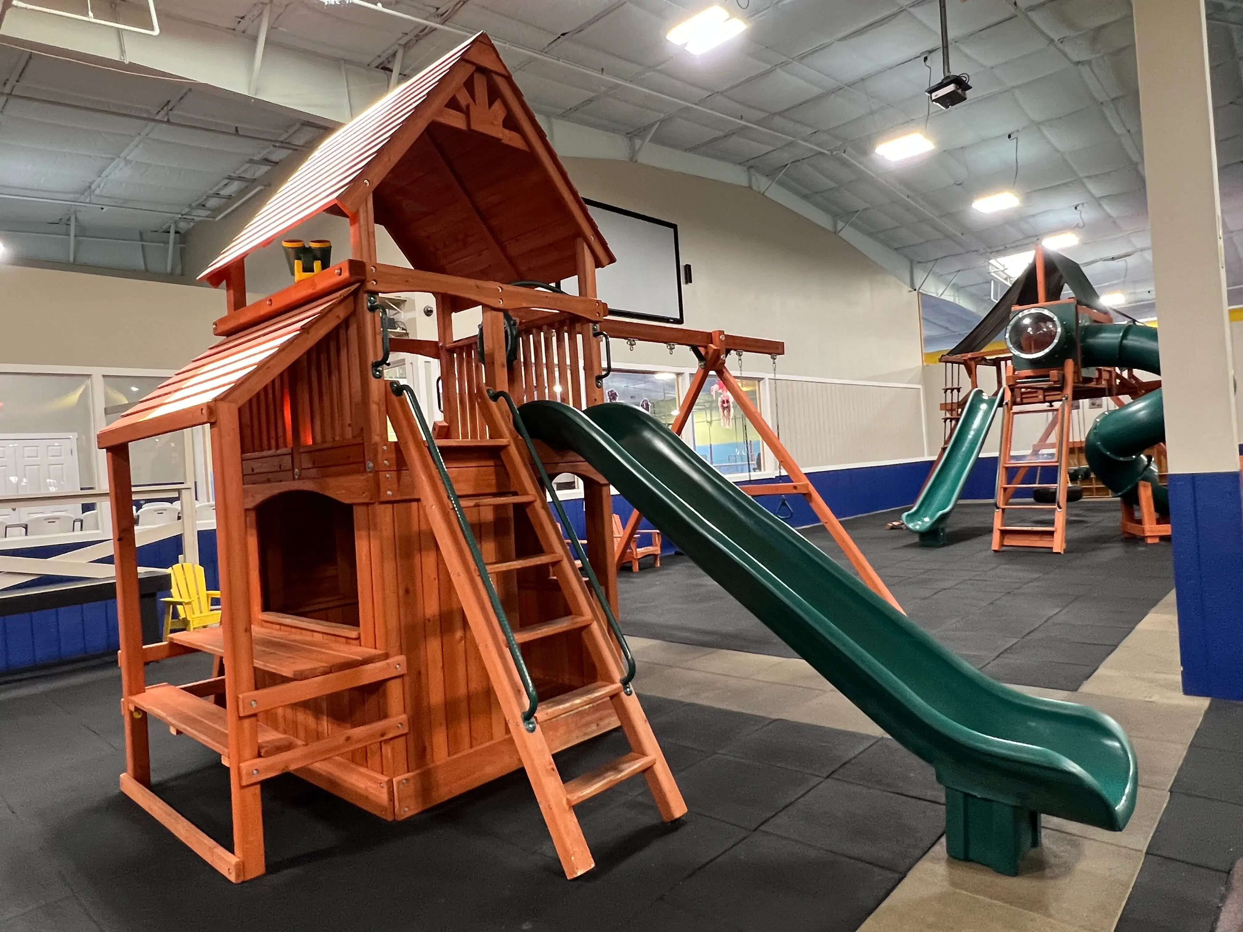 Turbo Deluxe Fort Hangout w/ Wood Roof - 25D