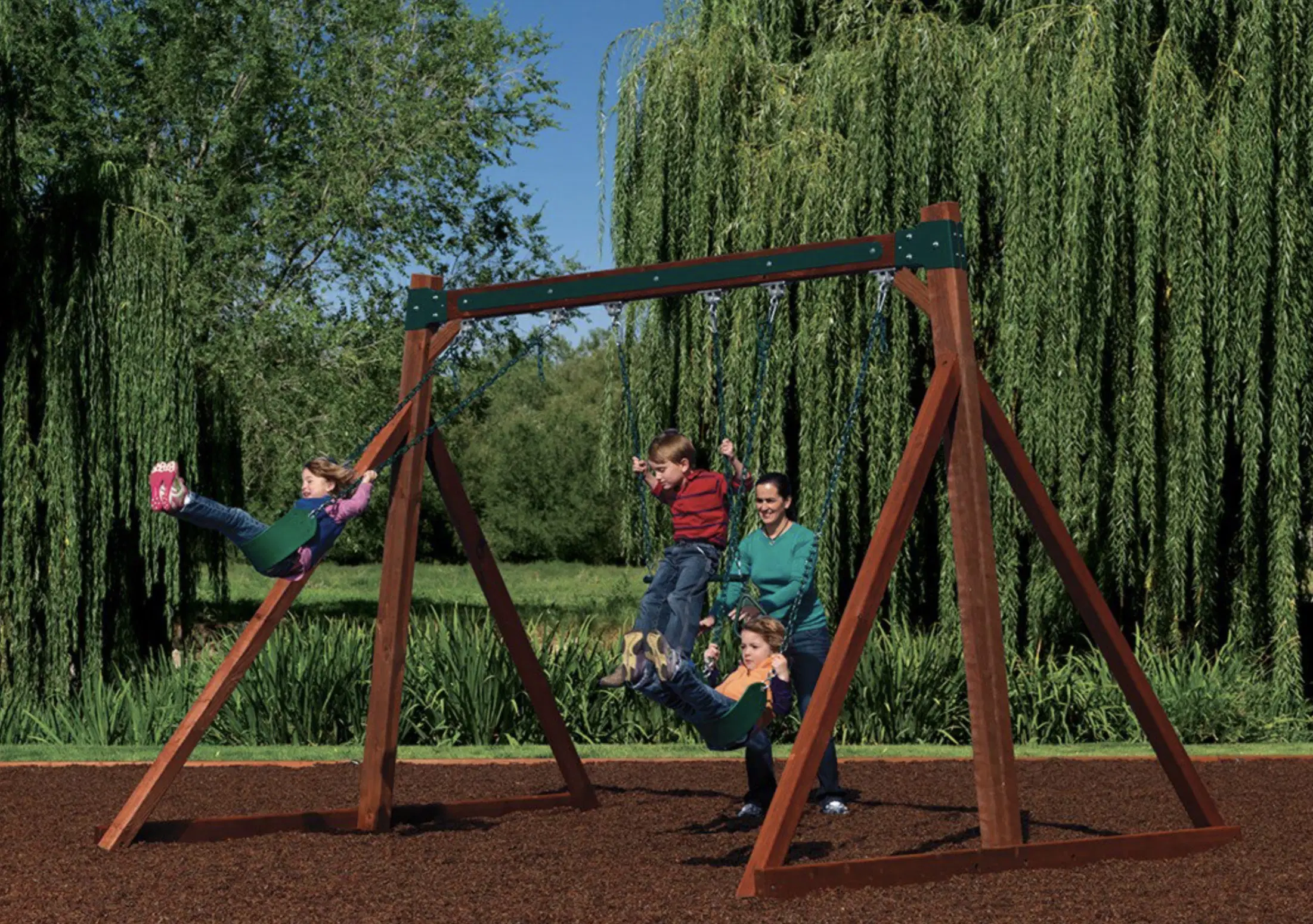 Classic Free-Standing Swing Beam with Belt Swings and Trapeze