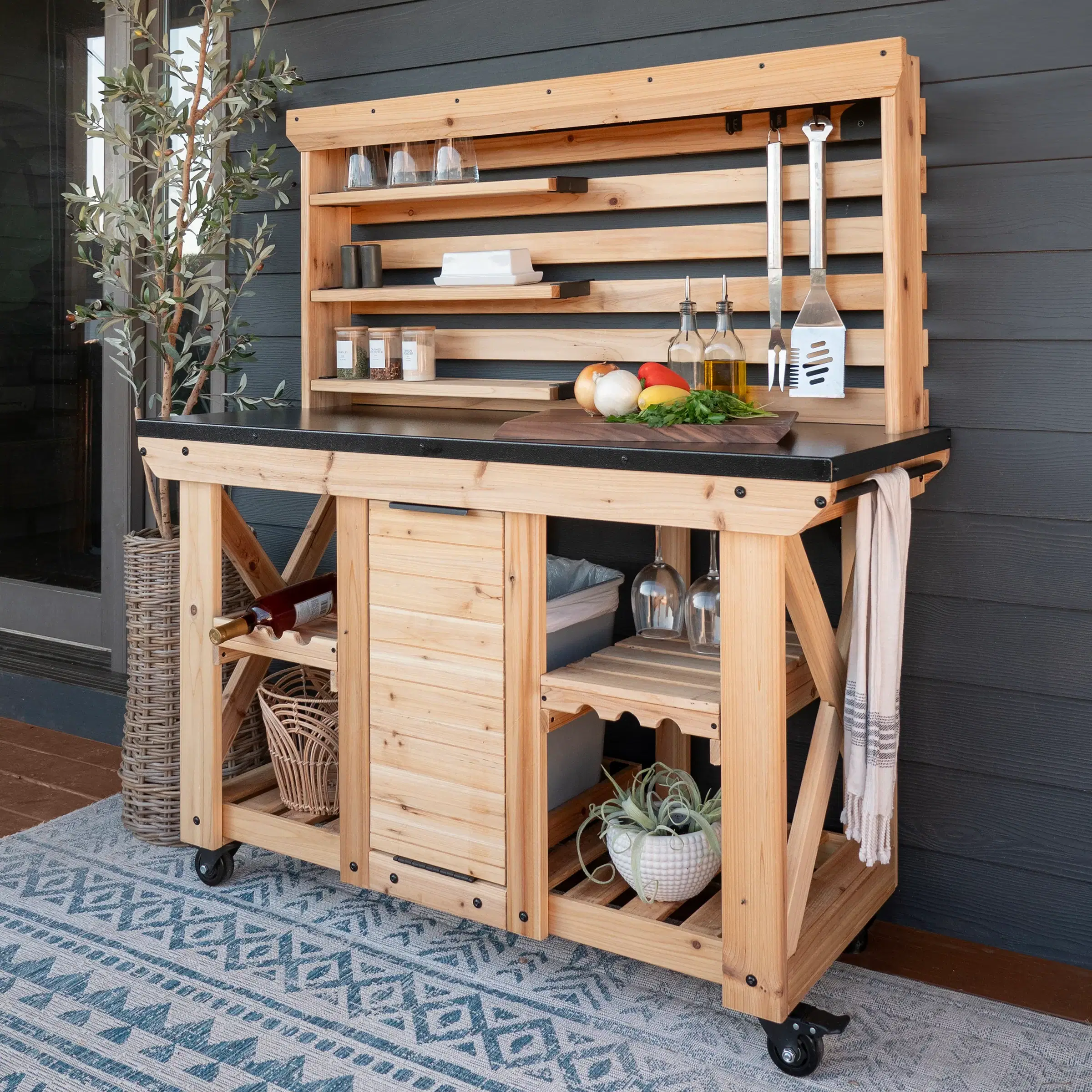 HUTCH/SERVING STATION