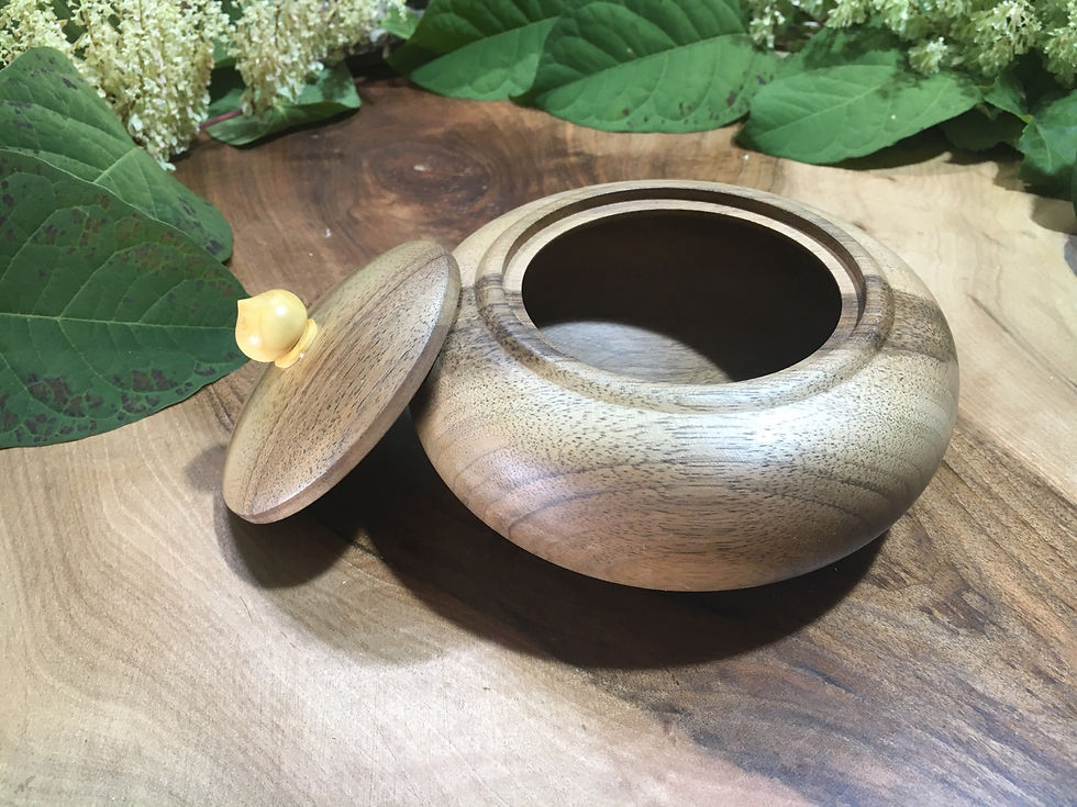 Miniature : Boîte en bois de noyer Ø15cm H10cm. Pièce unique 
