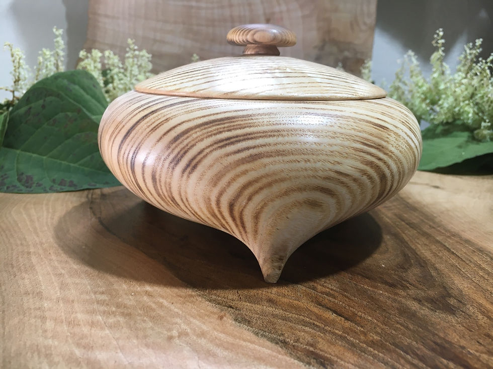 Miniature : Boîte en bois de frêne Ø18cm H11cm. Pièce unique 