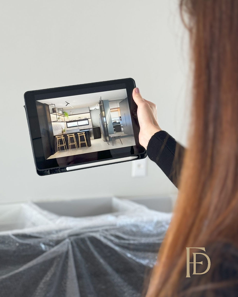 Arquiteta Fernanda Diehl segurando um Ipad com imagem de projeto sendo exibida no mesmo