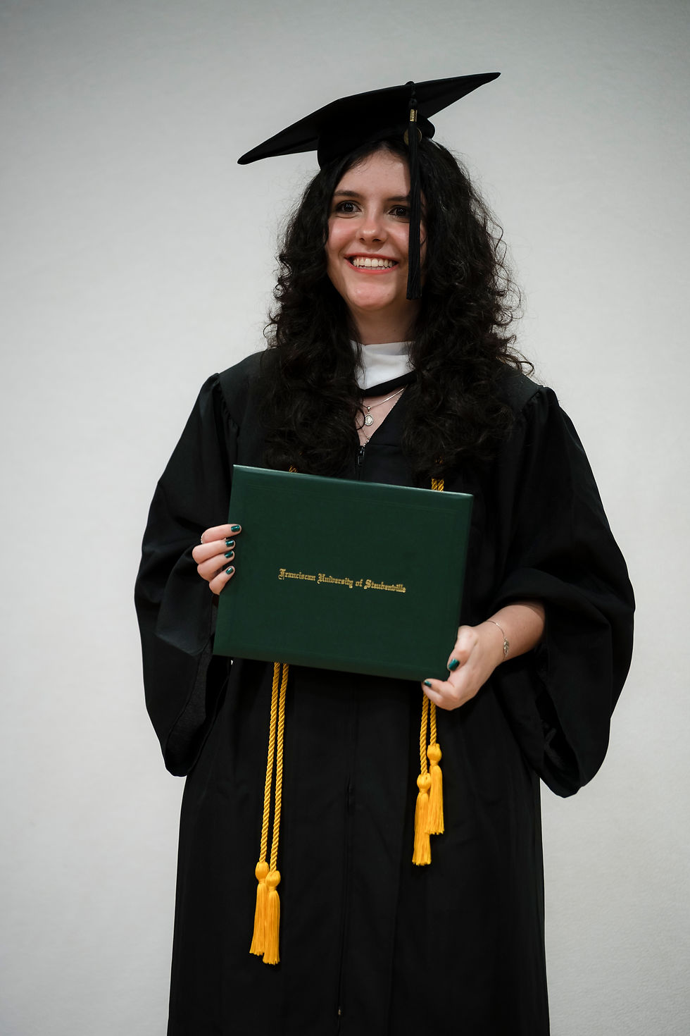 15 _Z639436 Annie Graduation FUS_