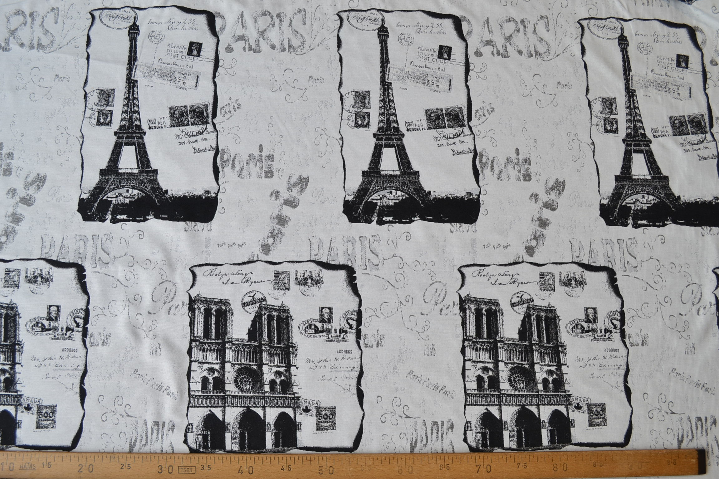 Ameublement 70 - Notre dame et la tour eiffel