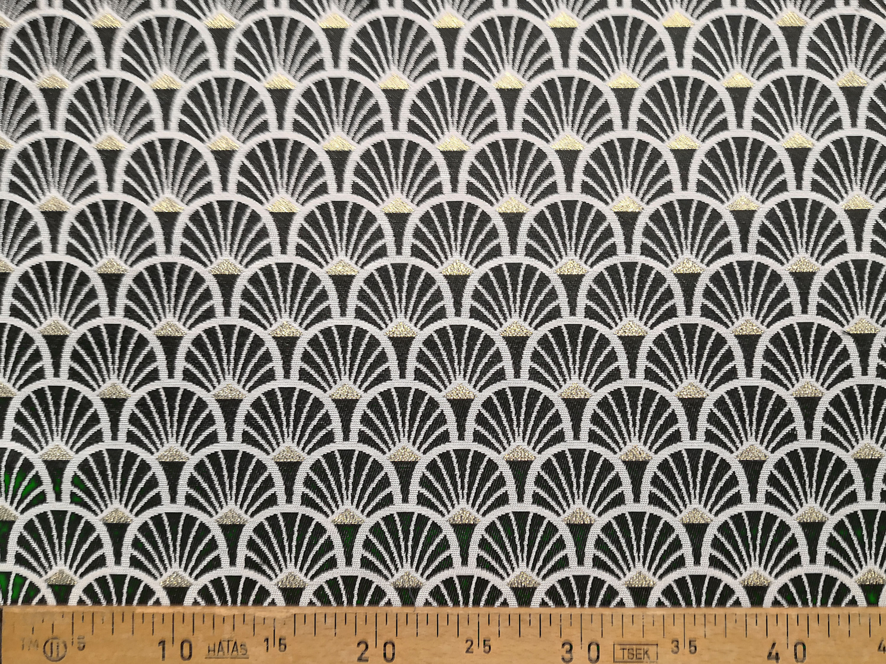 Ameublement 50 - Éventails noirs, blanc et triangles lurex or