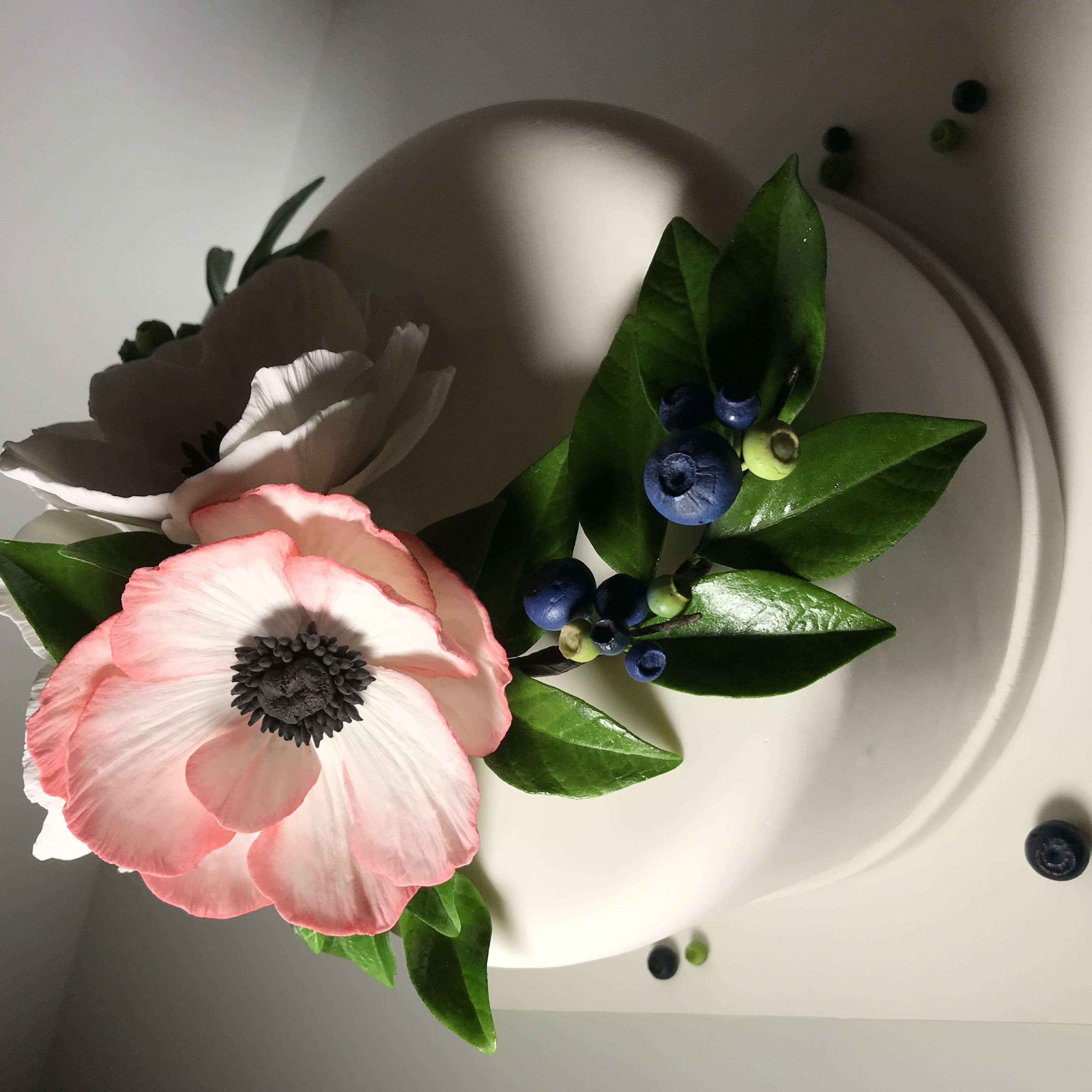 Anemone plus Blueberry sugar art