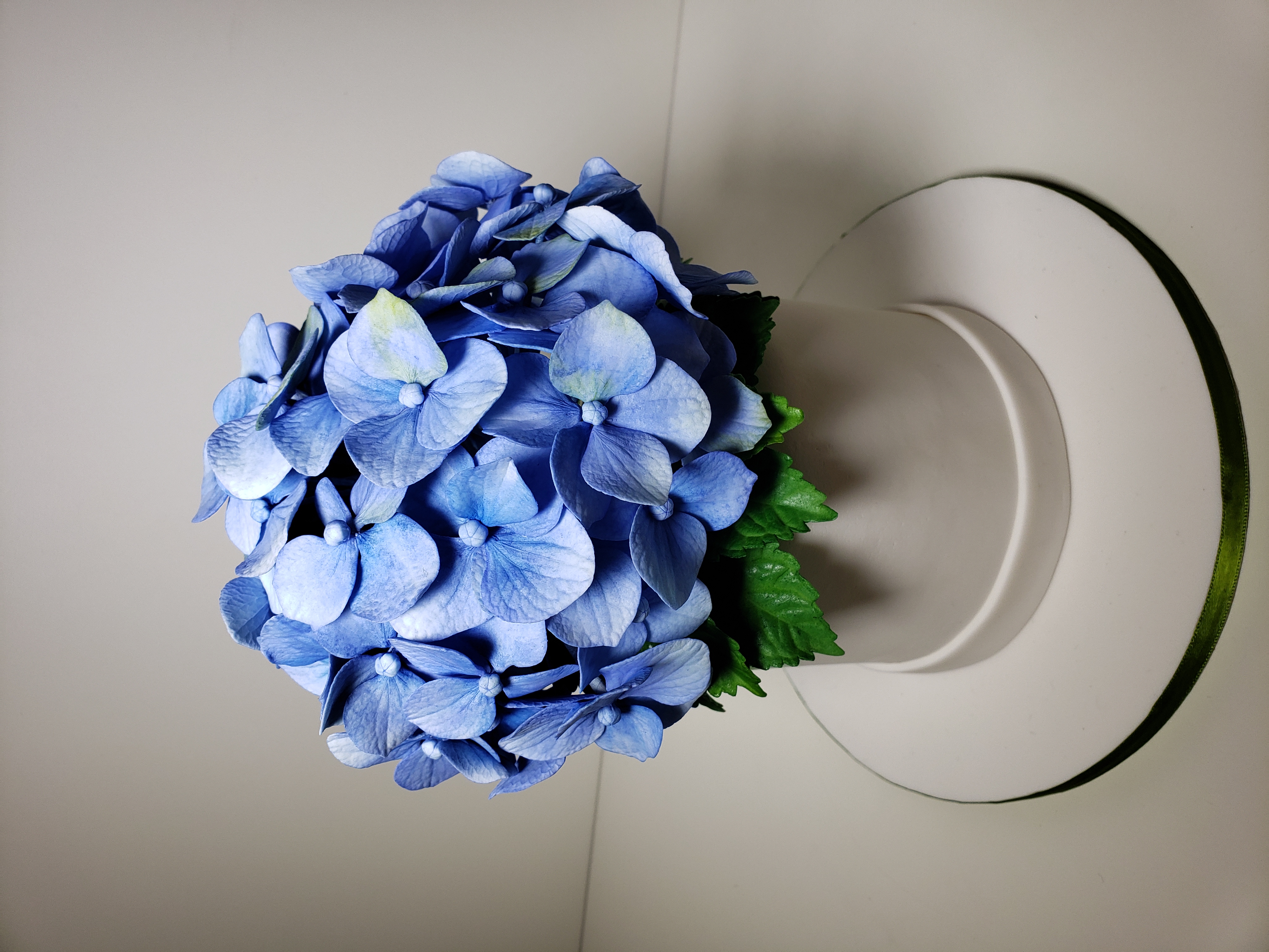 Hydrangea cake top