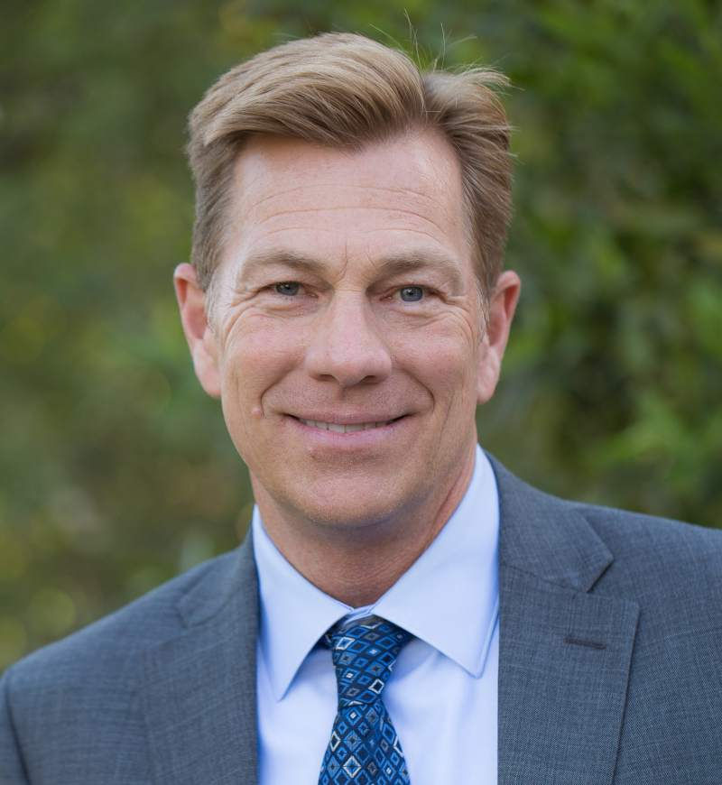 Erick Roeser Headshot.jpg