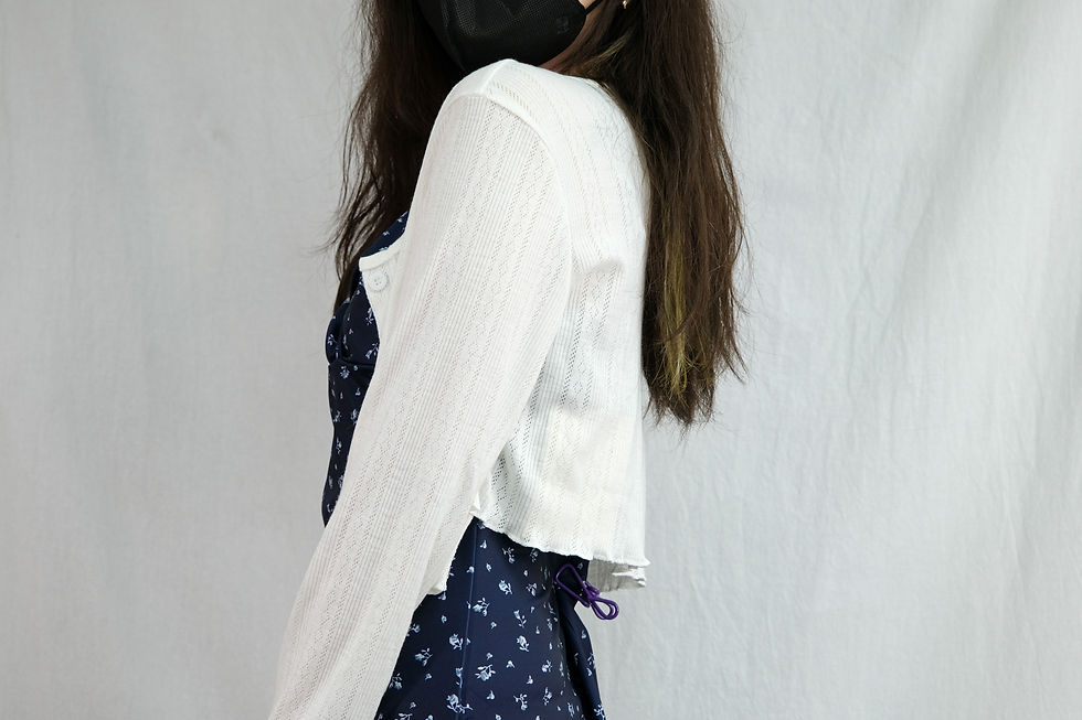 Thumbnail: 碎花吊帶裙 連白色毛衣