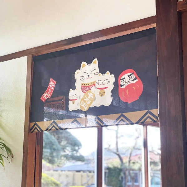 縮圖：日本製 桐生のれん 麻布花門簾 (招財貓 x 錢箱 x 達摩) 短身尺寸