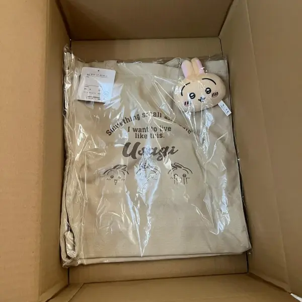縮圖：Chiikawa 掛飾公仔附單肩袋 Tote Bag (Usagi 小兔兔) (兔哥)