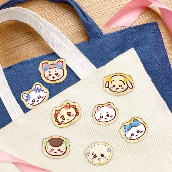 縮圖：日本製Chiikawa 大頭木製襟章 (Rakko 海獺師傅)