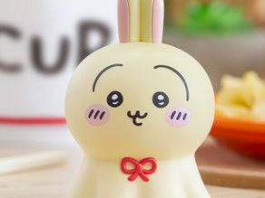 【Chiikawa】全新夾公仔登場！6 月 28 日推出「晴天娃娃兔哥 Usagi Noodle Stopper」｜蓋麵神器 × 療癒擺設
