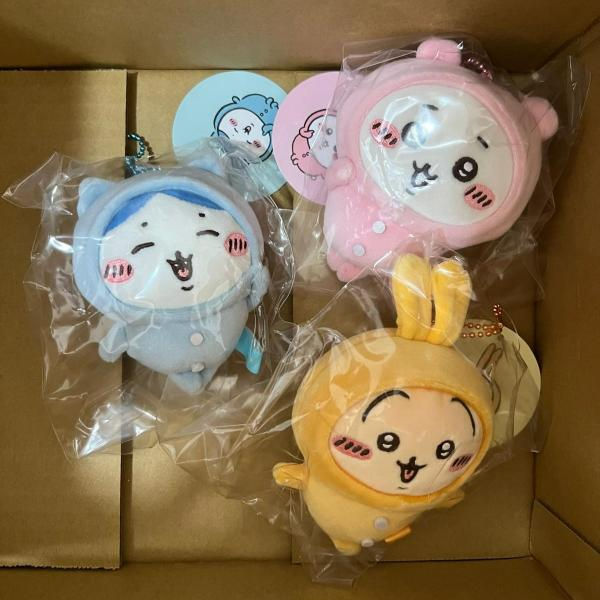 縮圖：Chiikawa 睡衣派對系列毛公仔掛飾 (Hachiware 八字貓)