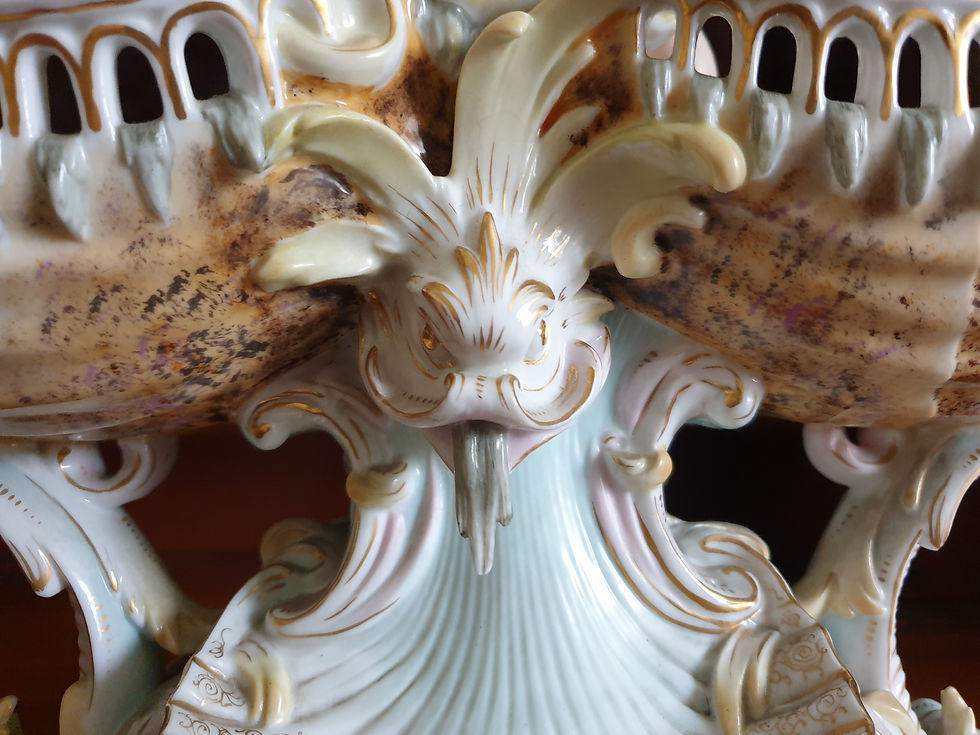 Thumbnail: Lovers CHERUBS CENTREPIECE