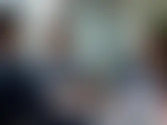 Pai e advogada conversando em um escritório sobre pensão alimentícia.