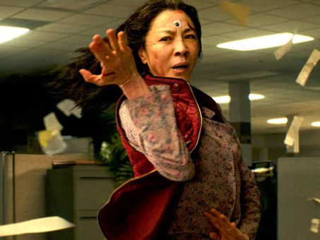 ¿Rompió las reglas de los Oscar? Michelle Yeoh abre polémica por criticar el racismo en Hollywood