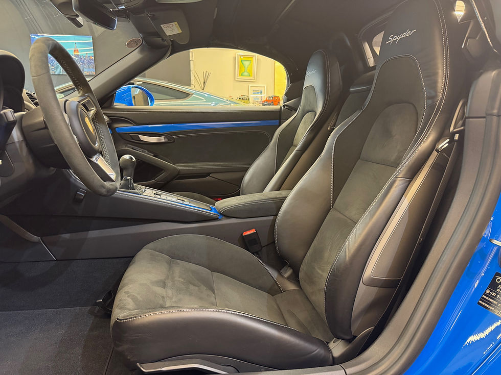 サムネイル： ポルシェ　718スパイダー4.0左ハンドル6MT シャークブルーライトデザインパッケージ  エグゾーストバルブコントローラー