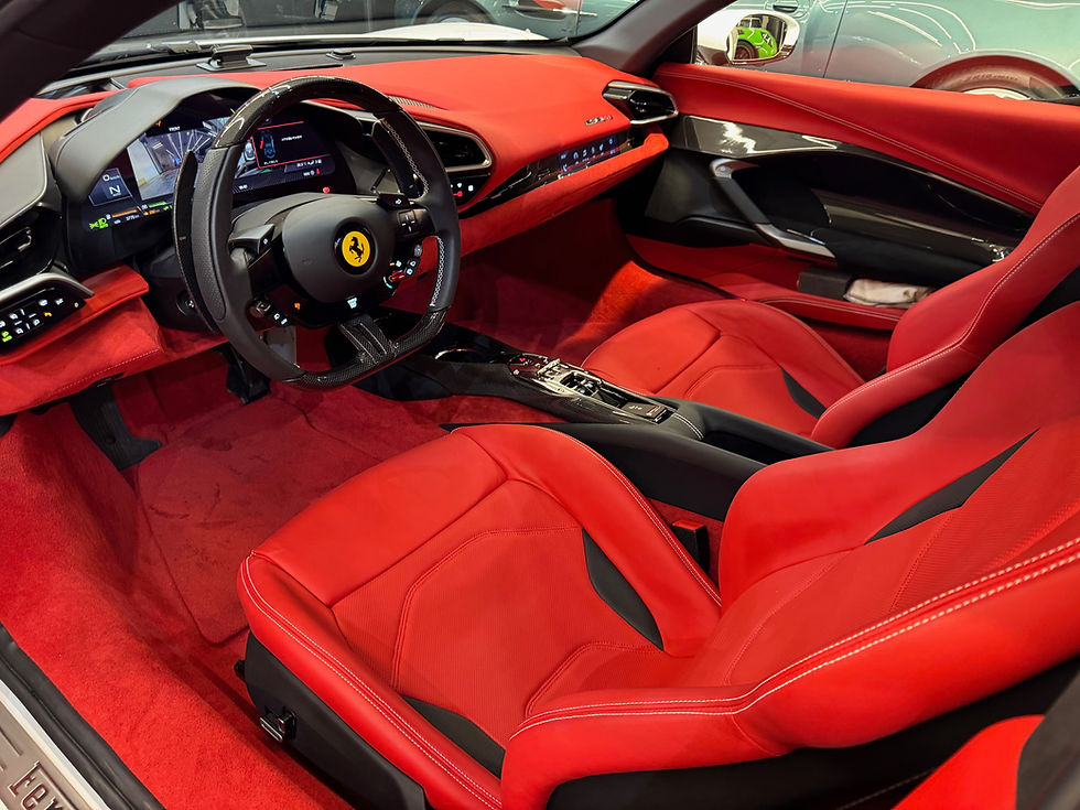 サムネイル： 2023モデル フェラーリ296GTB BIANCO CERVINO 4,000㎞ Fリフト イエローキャリパー