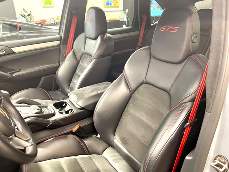 《入庫車両》2016モデル　ポルシェカイエンGTS 正規D車　左H