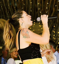 Nell Vocalist Singer DJ Puro House Wedding