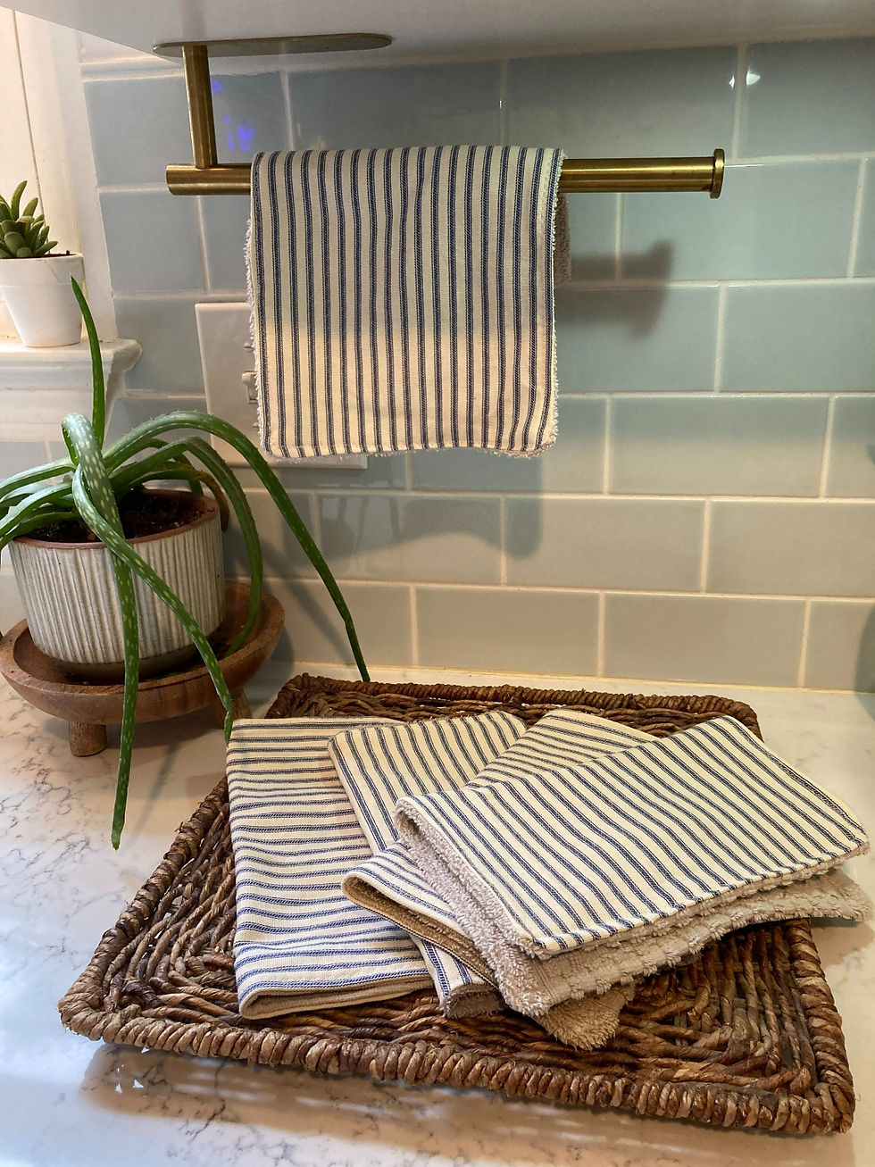 Two-sided unpaper towels