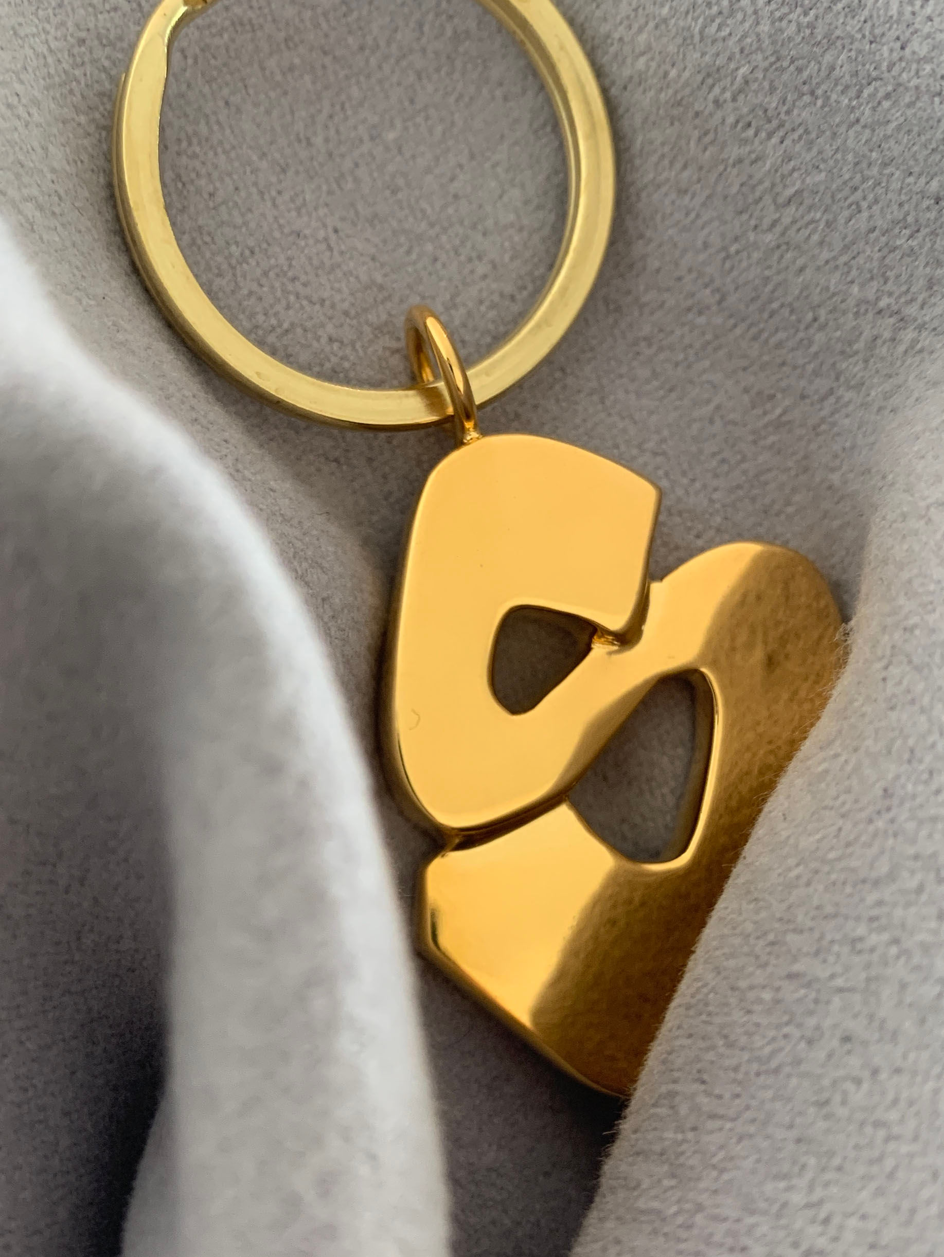 keychain making workshop, zurich workshop, mini sculpture workshop, teambuilding event, wedding gift idea, metal working workshop, what to do in zurich, zurich activity 