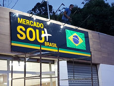 Mercado Sou Mais Brasil abre suas portas desafiando crise econômica