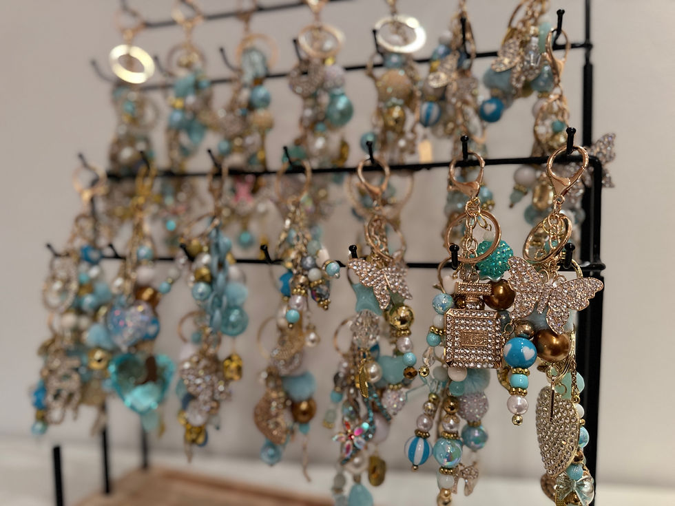 Thumbnail: Bag Charms Blau Gold Weiß - BEISPIEL