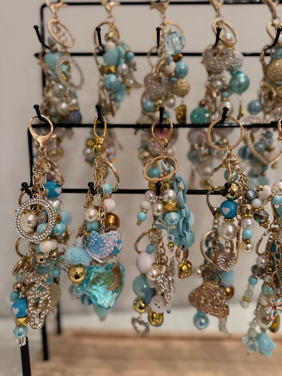 Thumbnail: Bag Charms Blau Gold Weiß - BEISPIEL