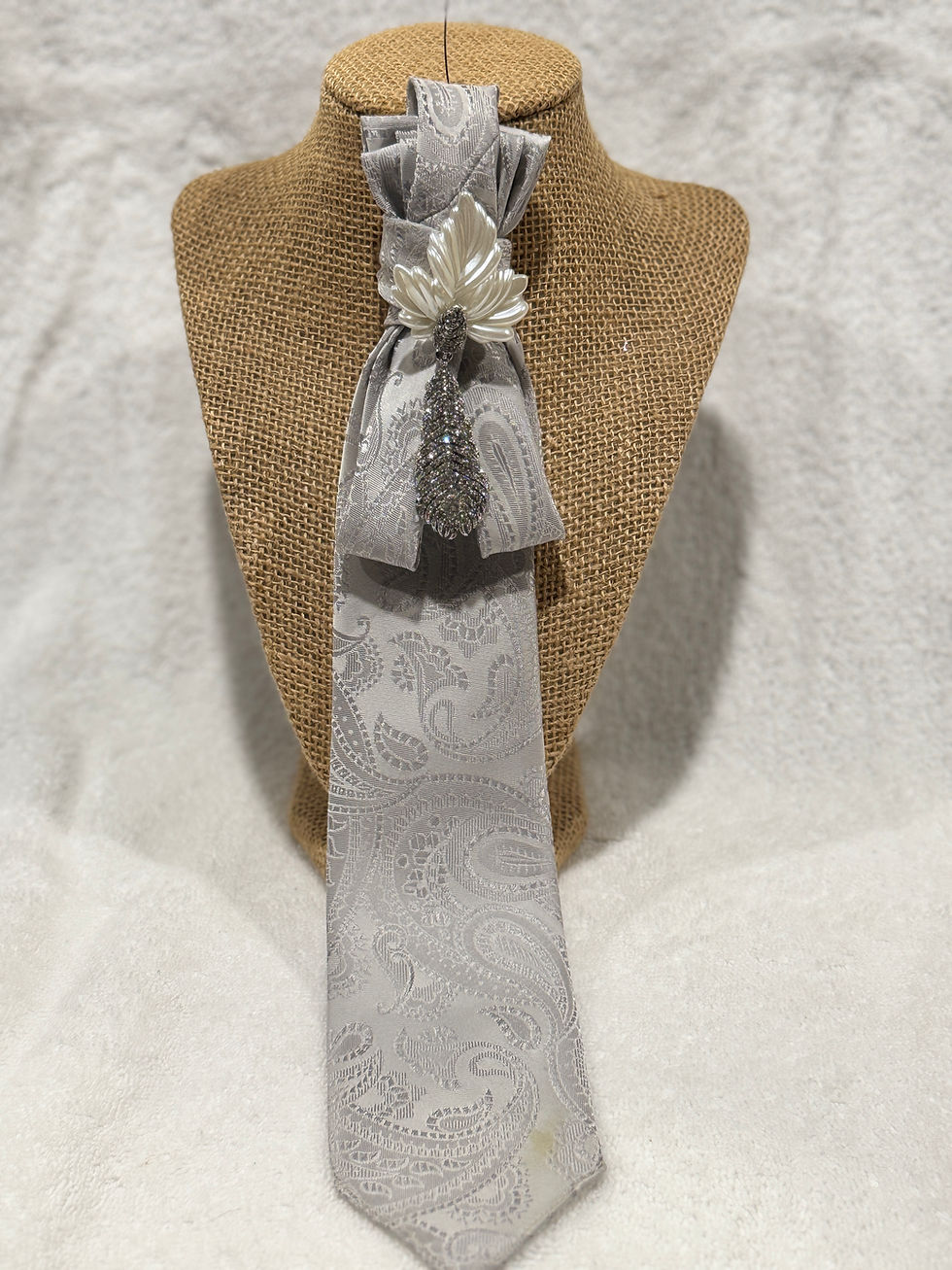 Thumbnail: Tie Grey