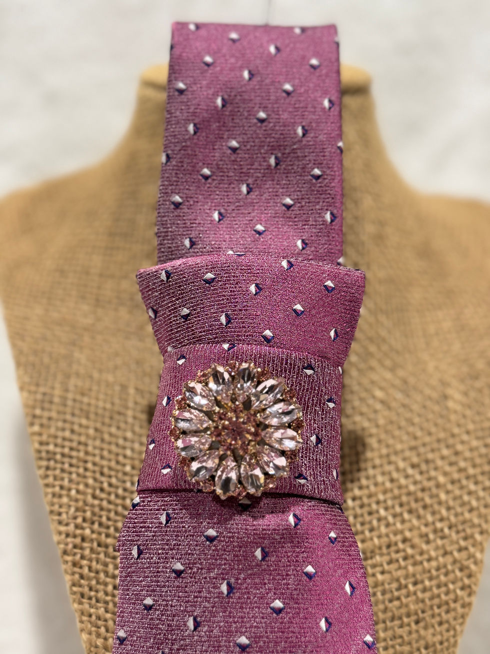 Thumbnail: Tie Pink