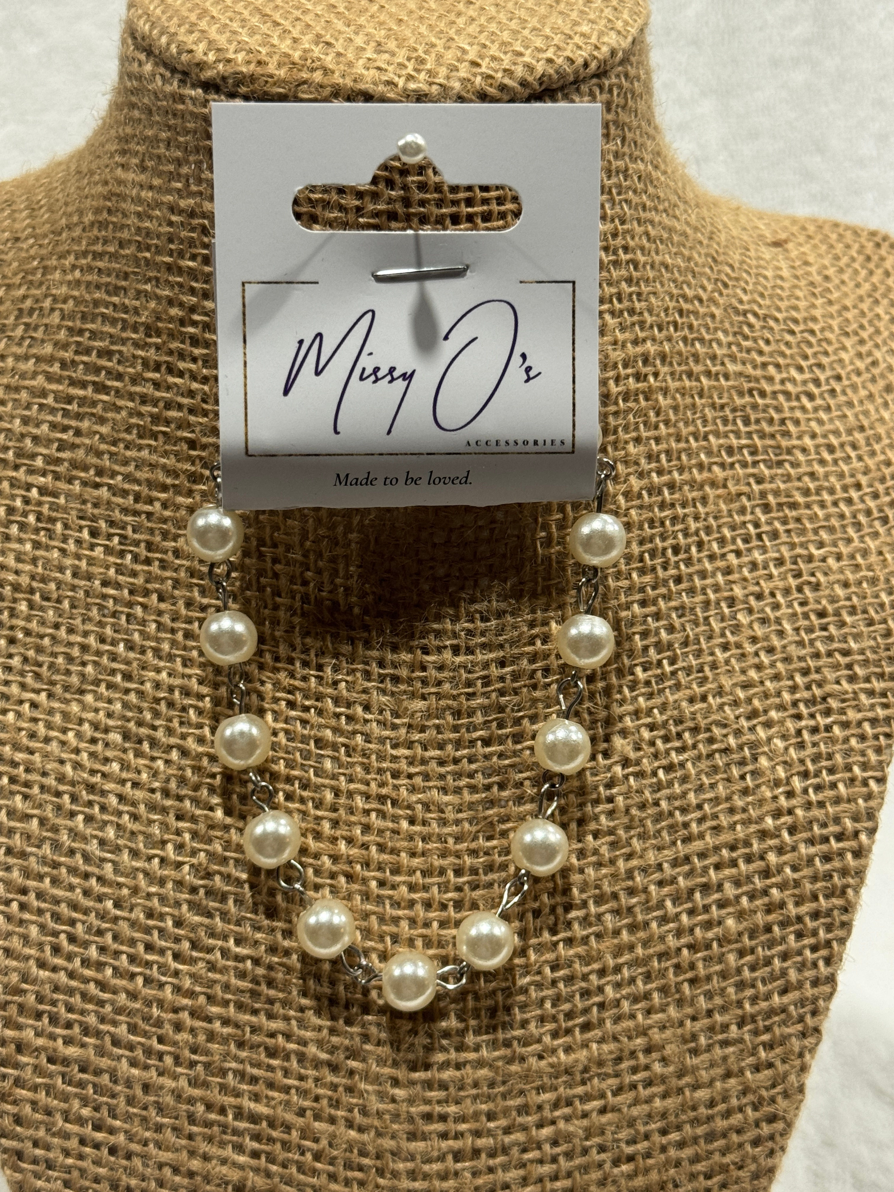 White / cream & silver link bracelet