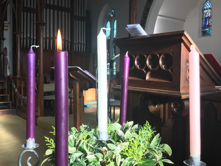 Advent Candles
Before the service started.. before Iris lit candle no 2!