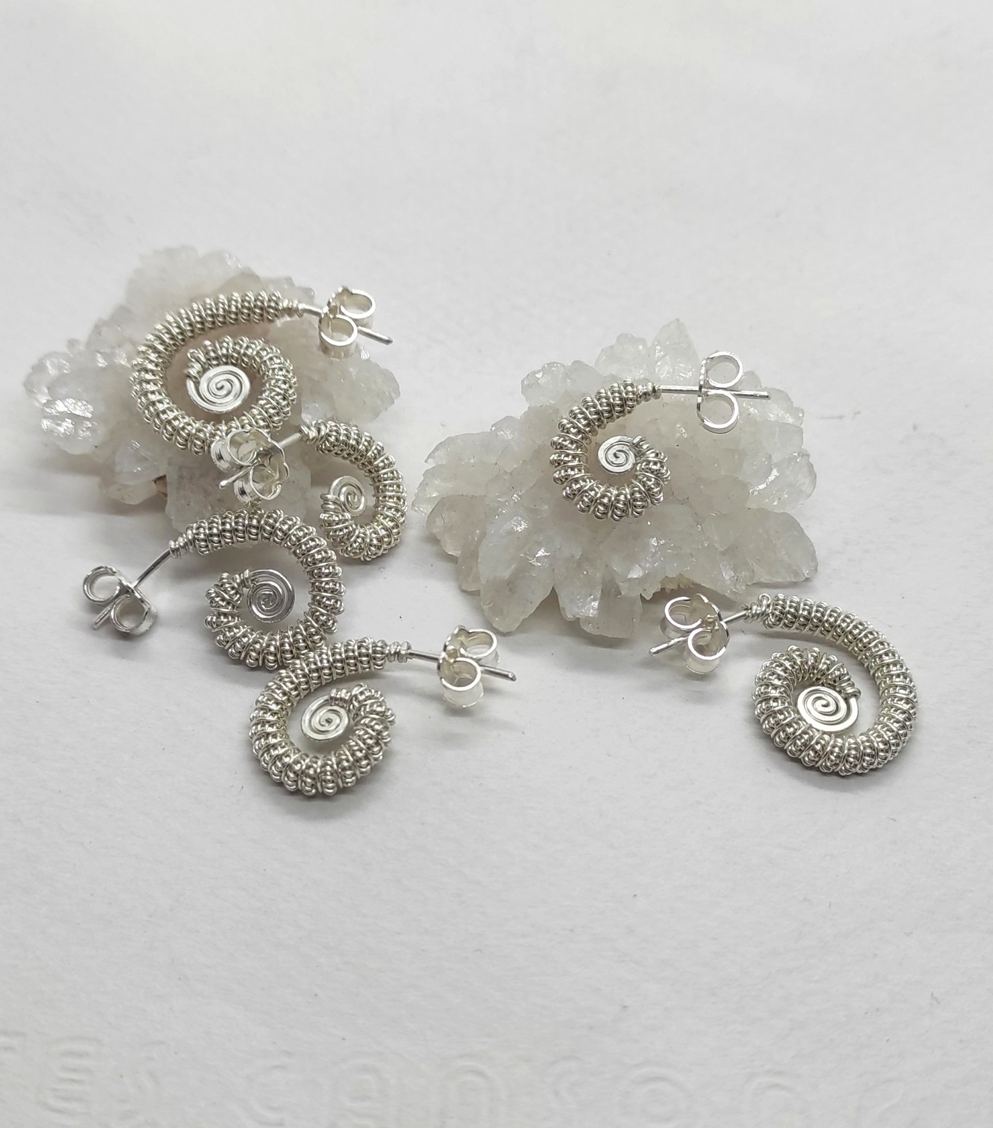 Série de 3 créoles de tailles différentes - boucles d'oreilles asymétriques tiss