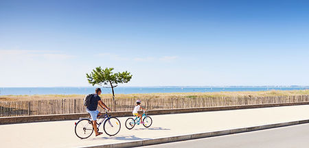 velo-boulevard-de-la-plage-lamoureux-1100x0_edited.jpg