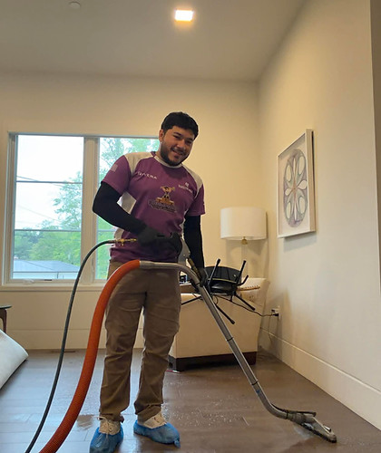 laminate-wood-floor-cleaning-services