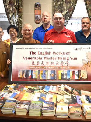 北卡佛光山贈書懲教中心　協助重建宗教圖書室