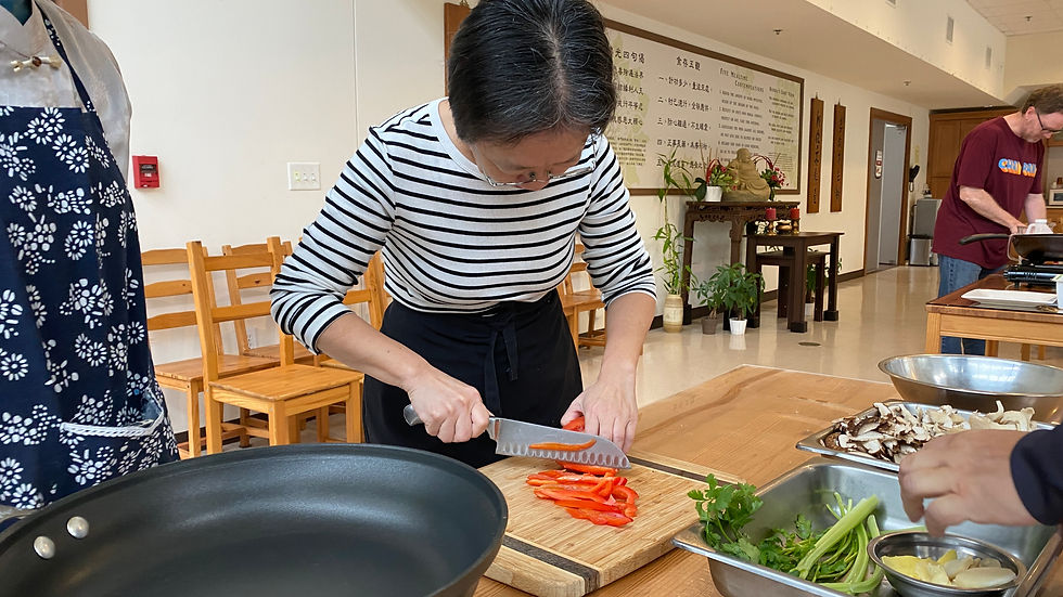 學員展示紅椒切功。