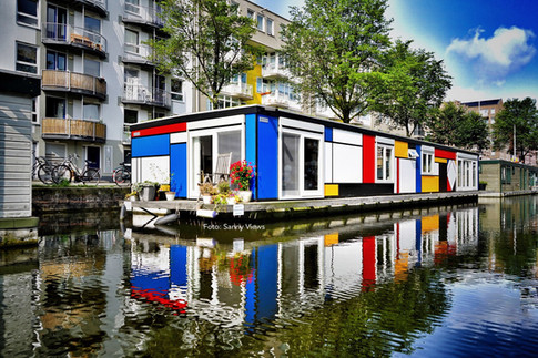 Mondrian HouseBoat in Amsterdam