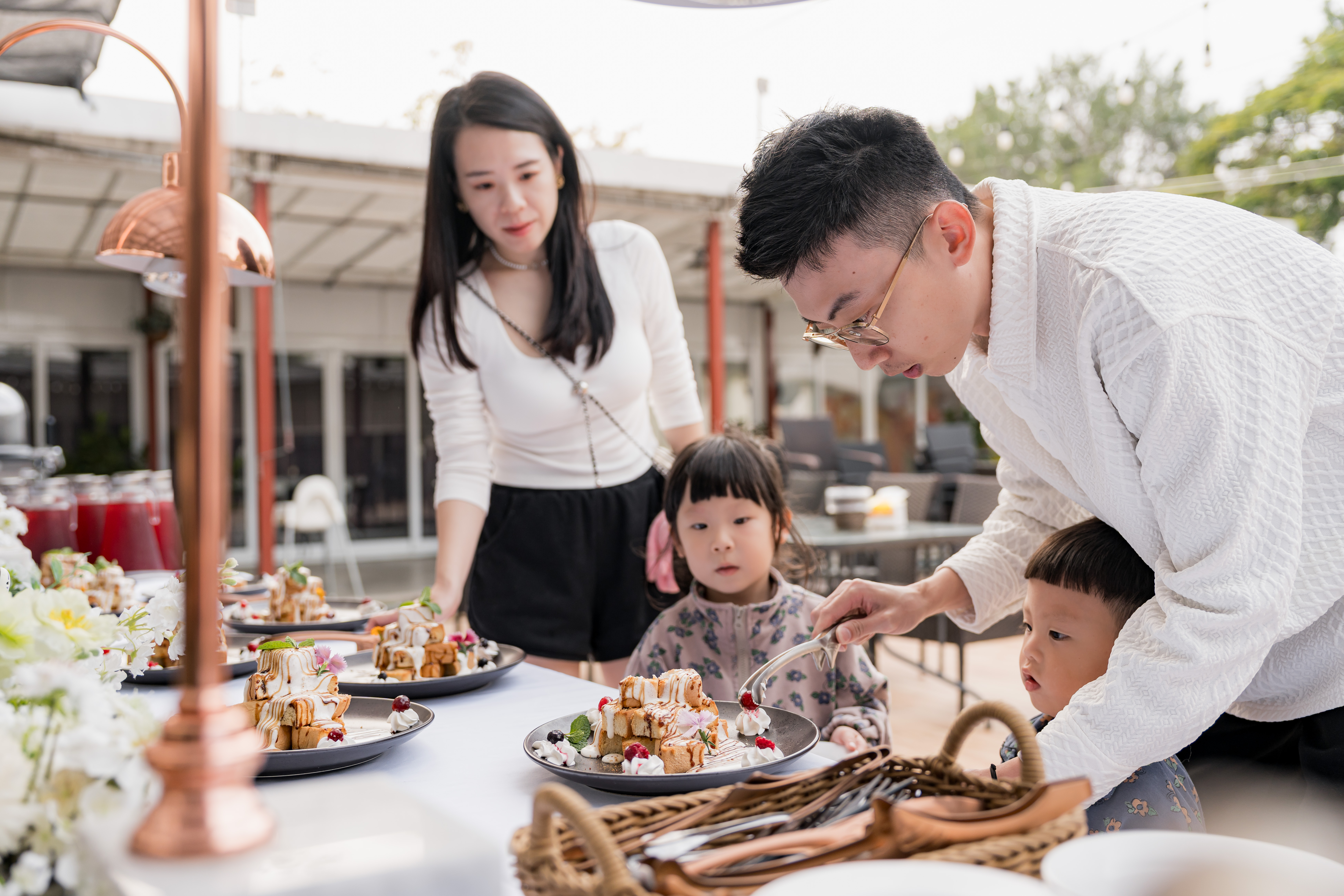 全家出遊玩一整天不無聊？劉先生一家的一泊三食體驗