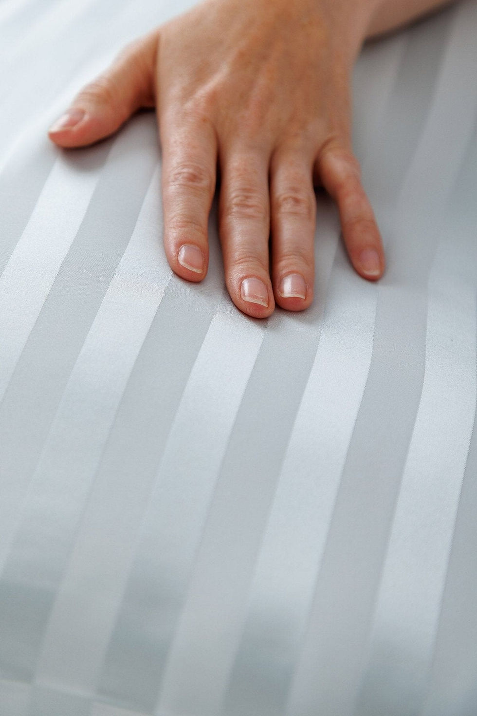 Thumbnail: Fishers Finery Black Label 30 Momme Pure Mulberry Silk Pillowcase for Beauty