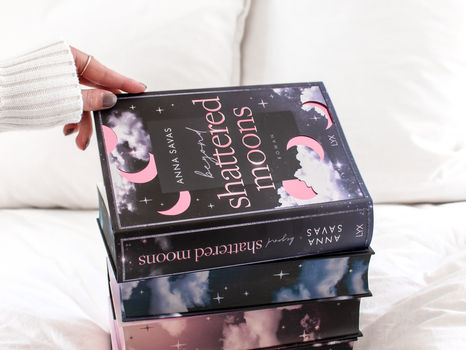 Rezension "Beyond Shattered Moons"