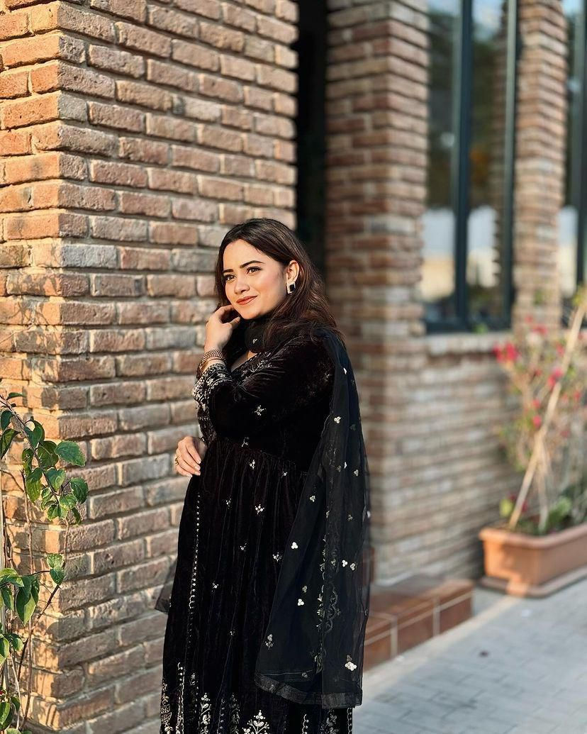 Thumbnail: amira set velvet 