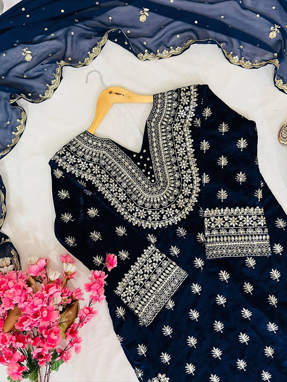 Thumbnail: velvet set