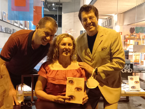 Sucesso, o lançamento do livro "Pela Luz dos Olhos Delas", de Rosângela Brêtas na Livraria da Rua.