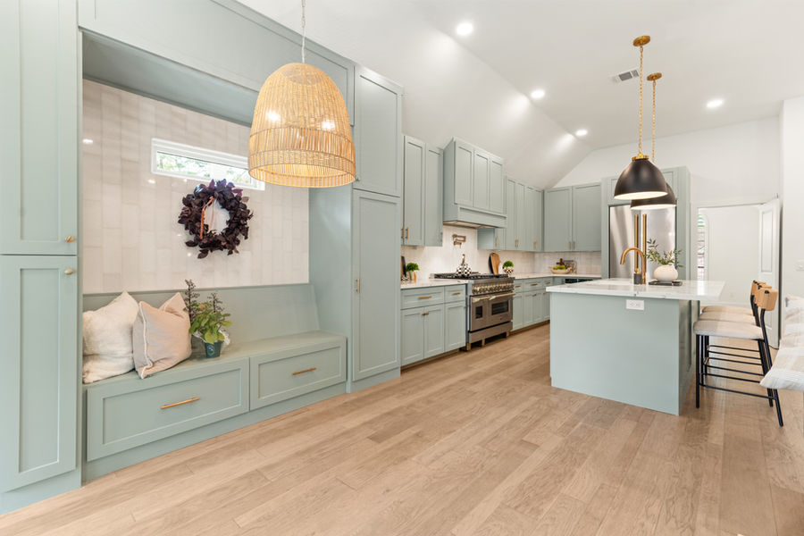 Kitchen island and breakfast bar: interior photography, Houston, TX by Marz Media Photography