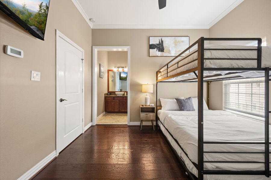 Primary bedroom suite: interior photography, Houston, TX by Marz Media Photography